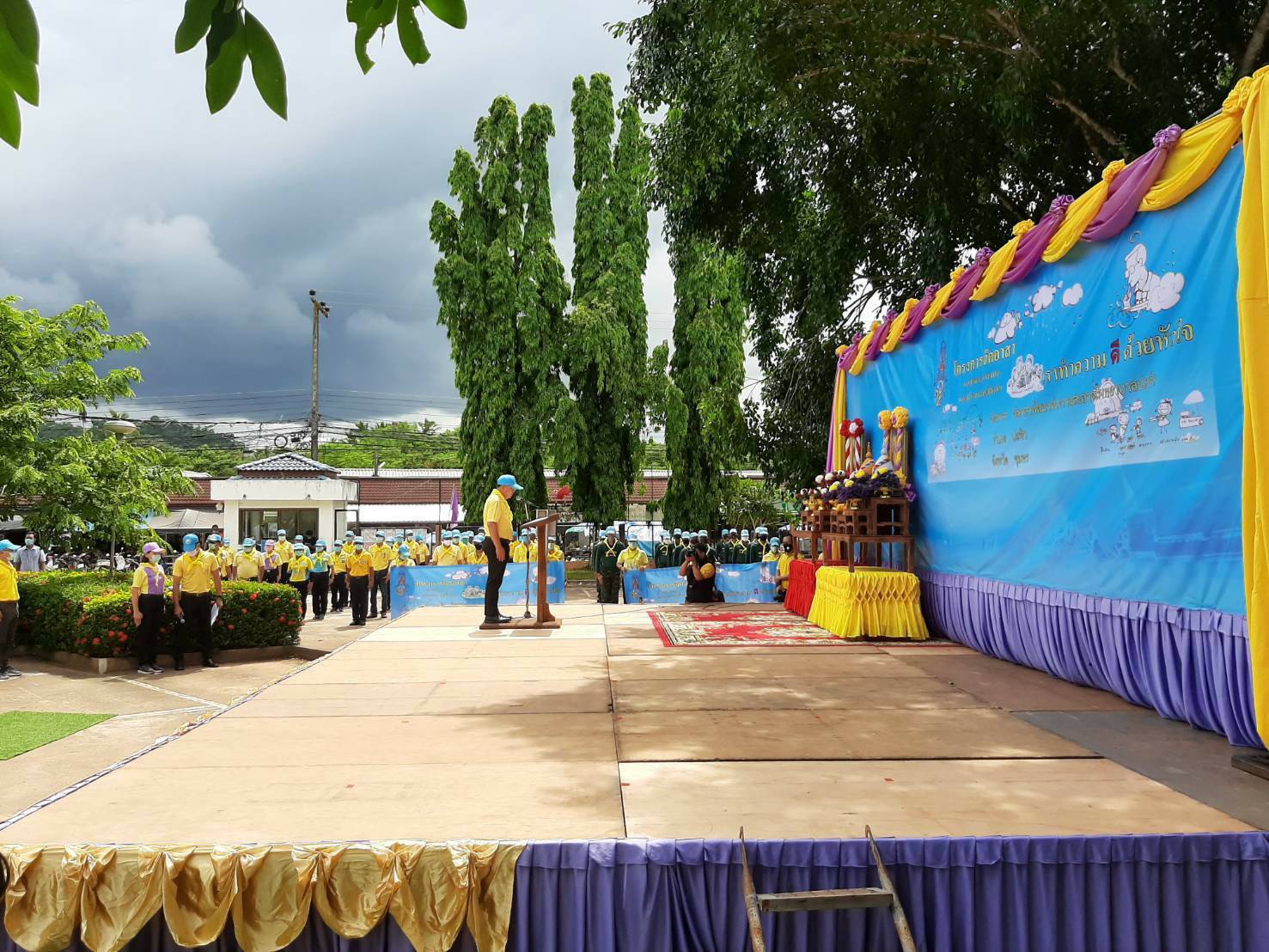﻿สำนักงานบังคับคดีจังหวัดชุมพร เข้าร่วมกิจกรรมจิตอาสา “เราทำความดี เพื่อชาติ ศาสน์ กษัตริย์” เนื่องในวันคล้ายวันเสด็จสวรรคตของพระบาทสมเด็จพระปรเมนทรมหาอนันทมหิดล
